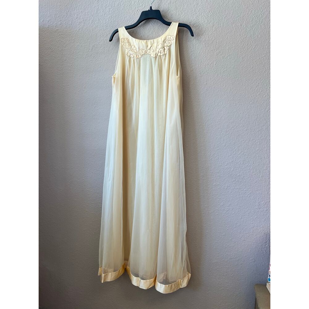 Vintage 60s Gossard Artemis butter yellow nylon nightgown size M